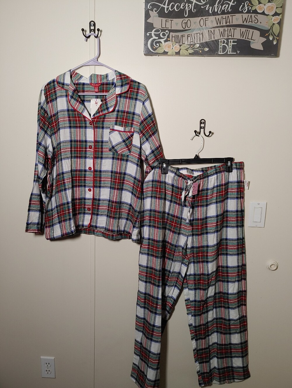 NWT XL Santa's Treasures Soft & Cozy Blue/red/green Long Sleeve Pajama set
